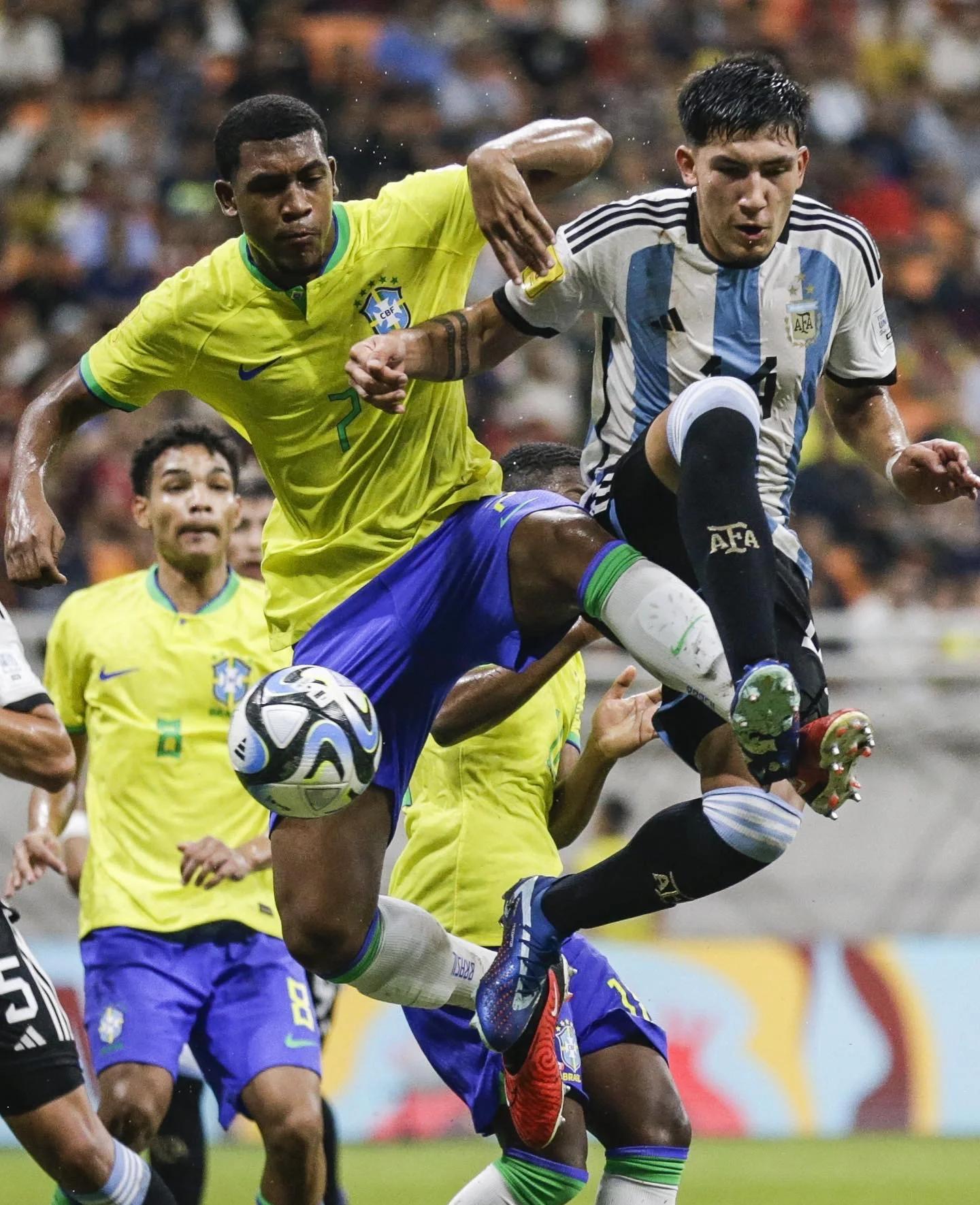 雷火电竞主播-南美预选赛比赛巴西队开启连胜之旅