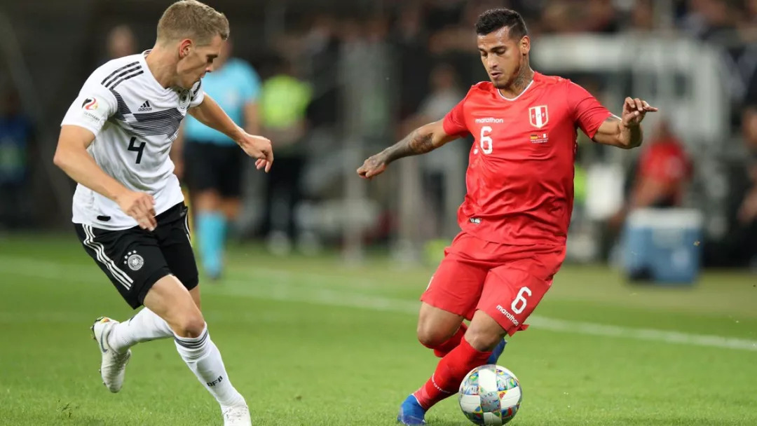 荷兰代表团夺得冠军赢得掌声