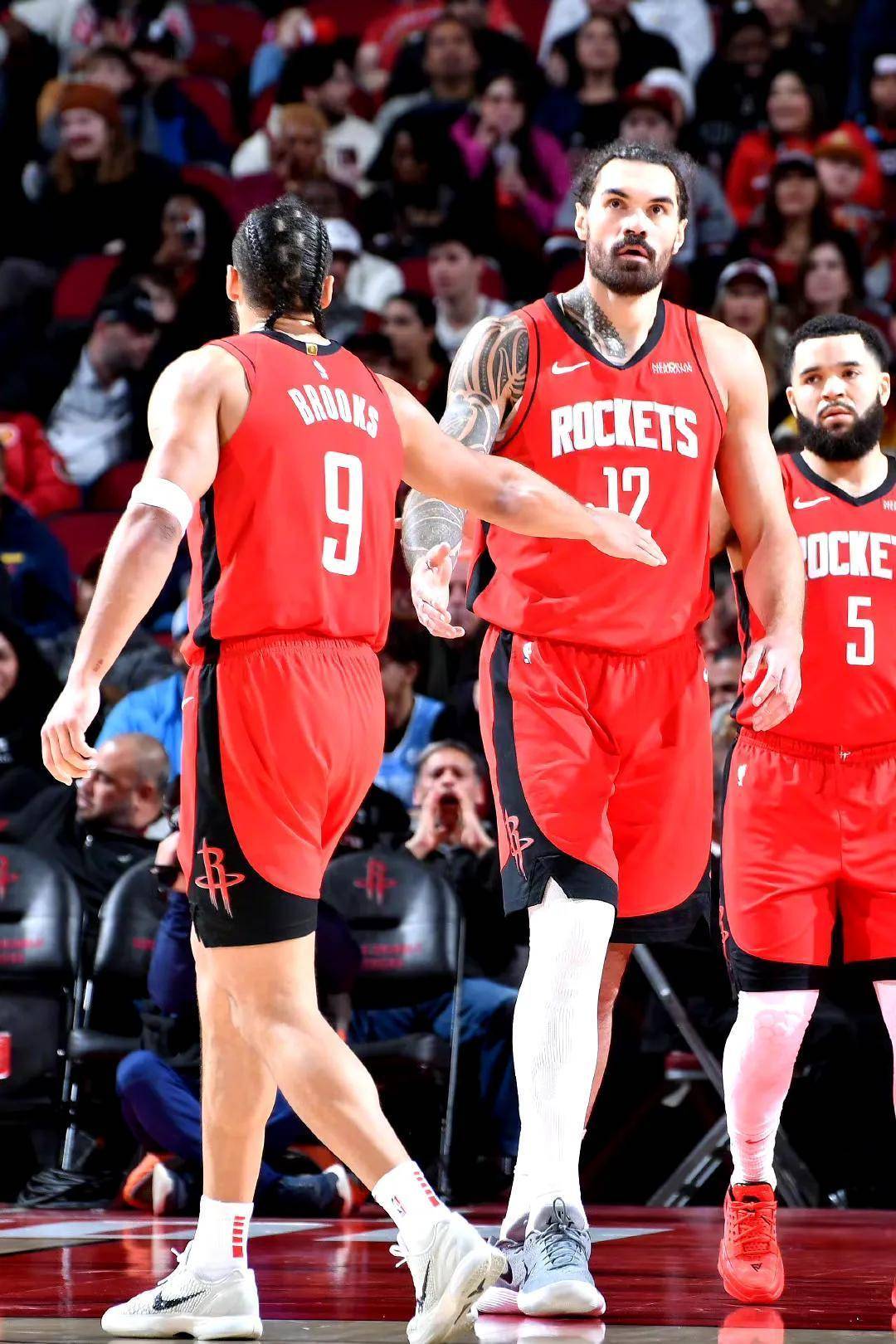 火箭主场战胜对手,士气大振 火箭主场战胜对手,士气大振