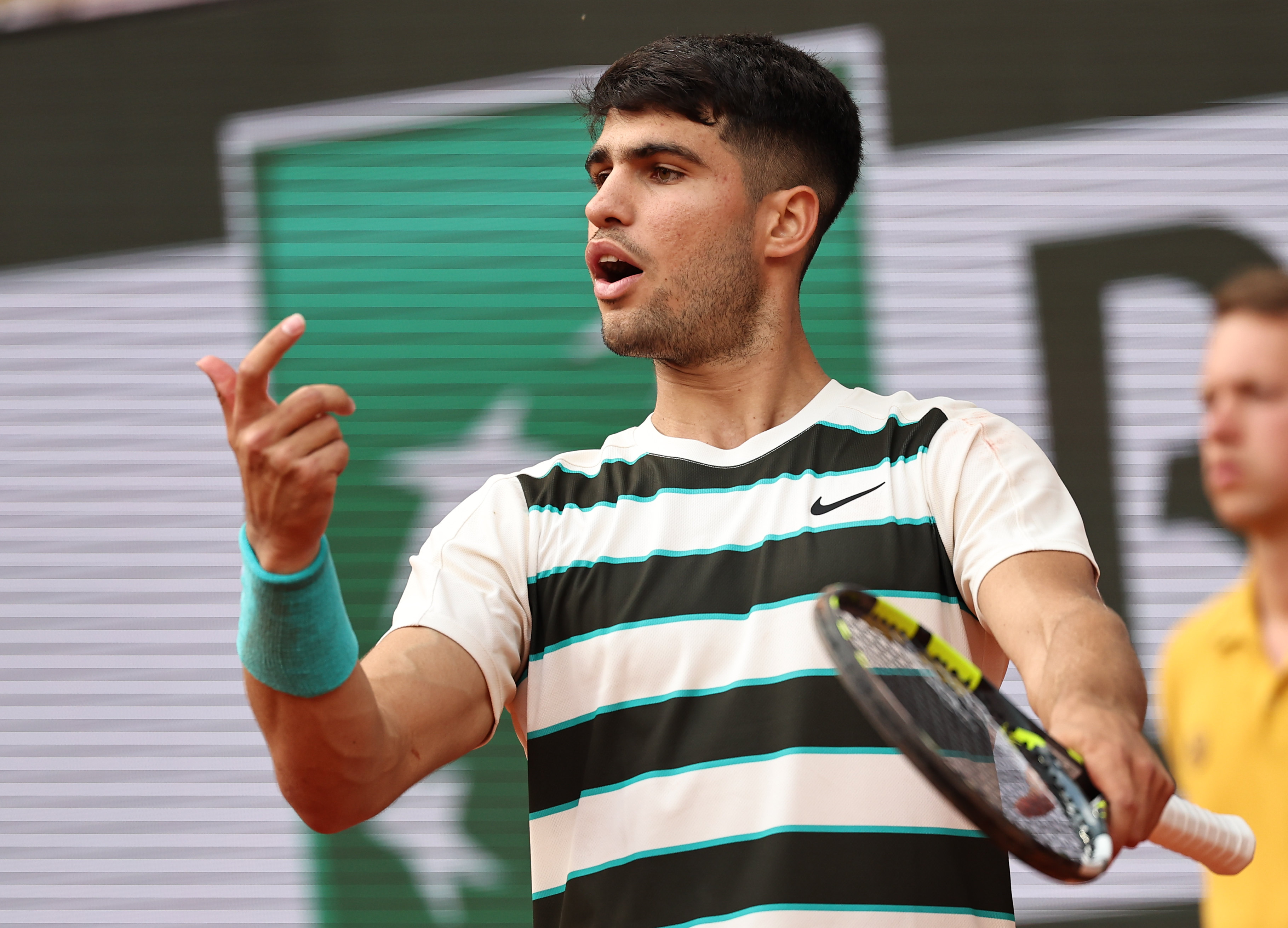 包含世界网球队强势法国网球队，阿尔卡拉斯绝境逆转的词条