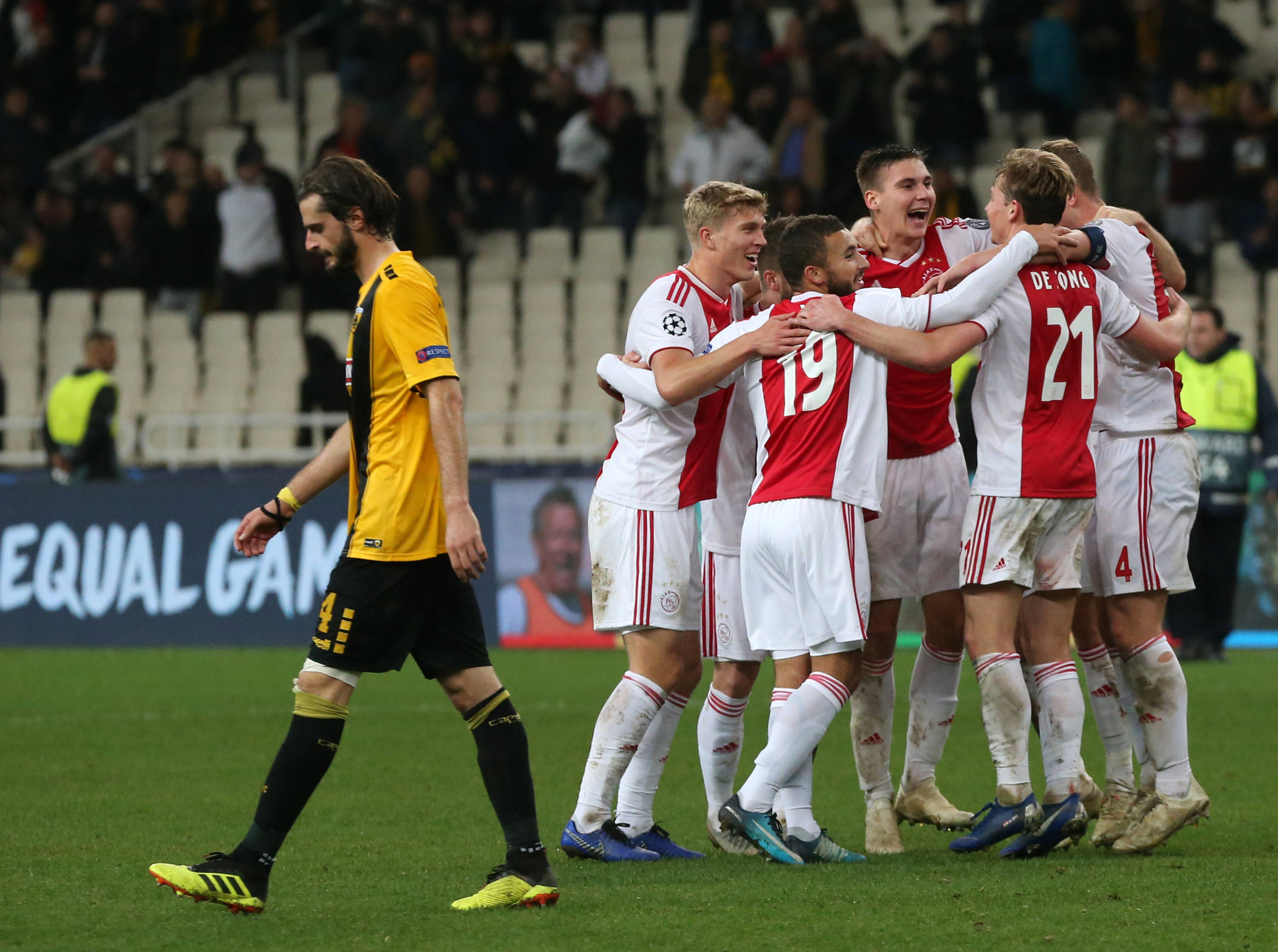 雷火电竞-塔尔康斯奇利亚助攻制胜，沙尔克豪取三分