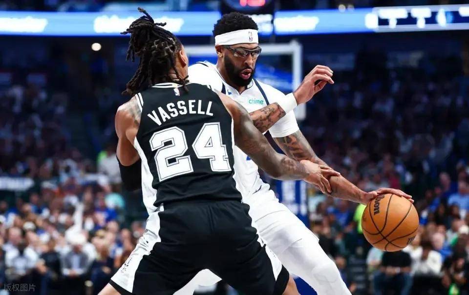 雷火电竞充值-马刺碾压雄鹿，浓眉哥扛起全队