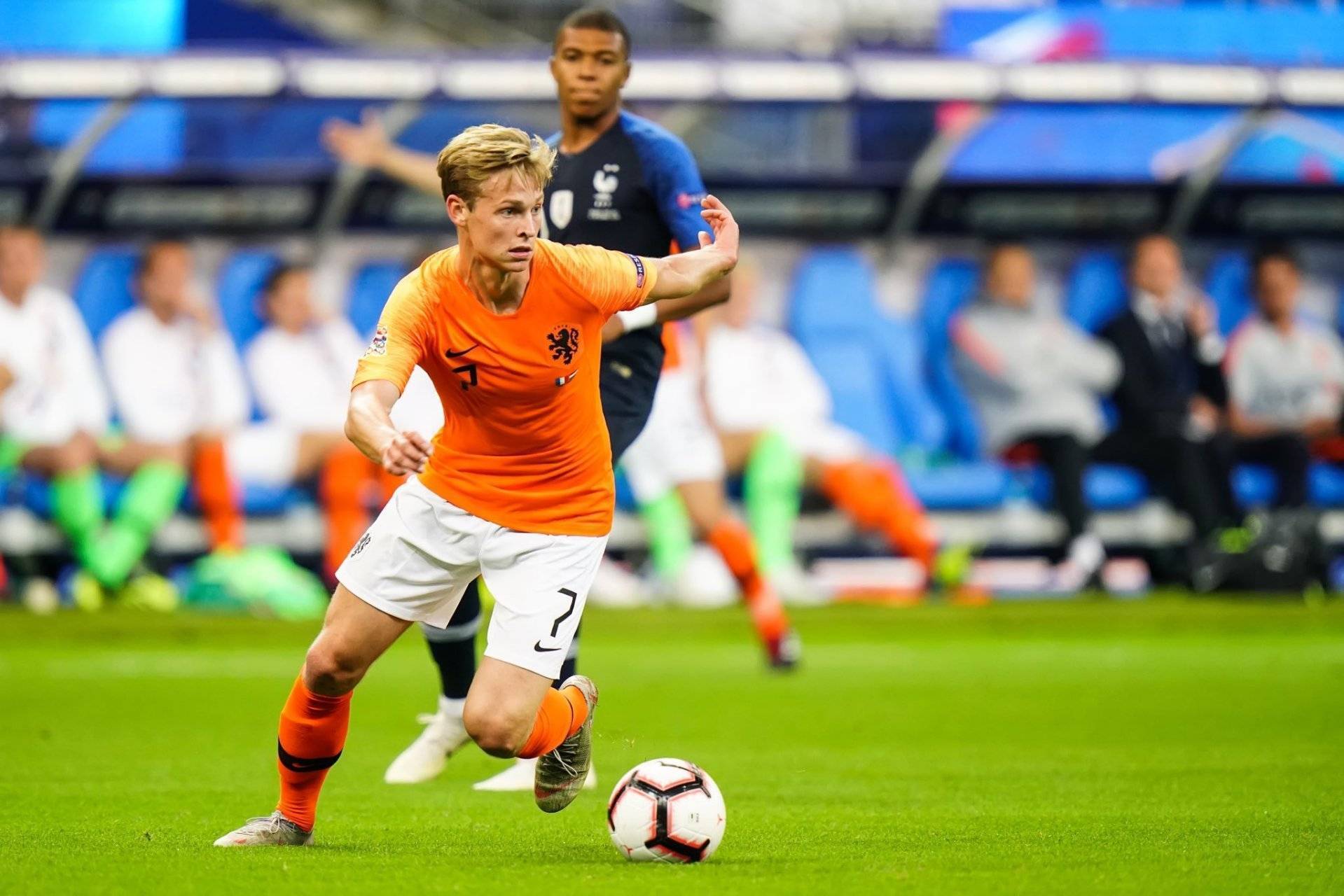 雷火电竞亚洲先驱-荷兰鏖战丹麦，加维点燃赛场