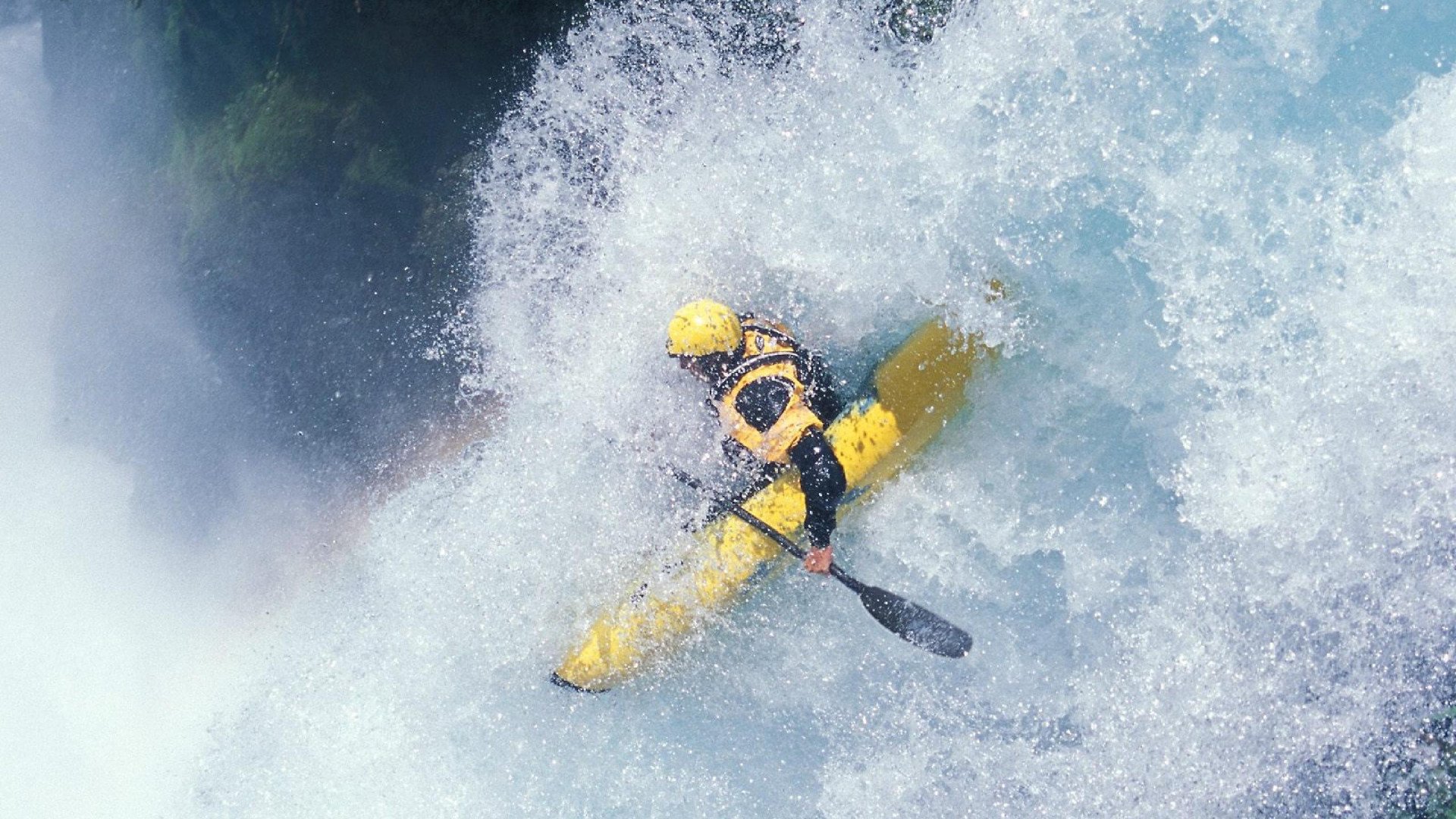 轮胎印记与足球鞋钉，一场双线并行的极限对谈