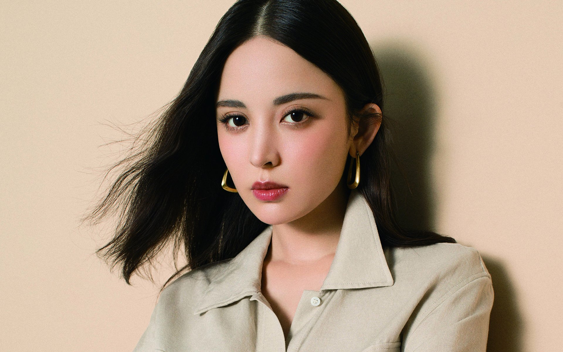 雷火电竞充值-冰火两重天，当鹈鹕的浪涌淹没尼克斯，拉文在世界的另一端点燃烽火