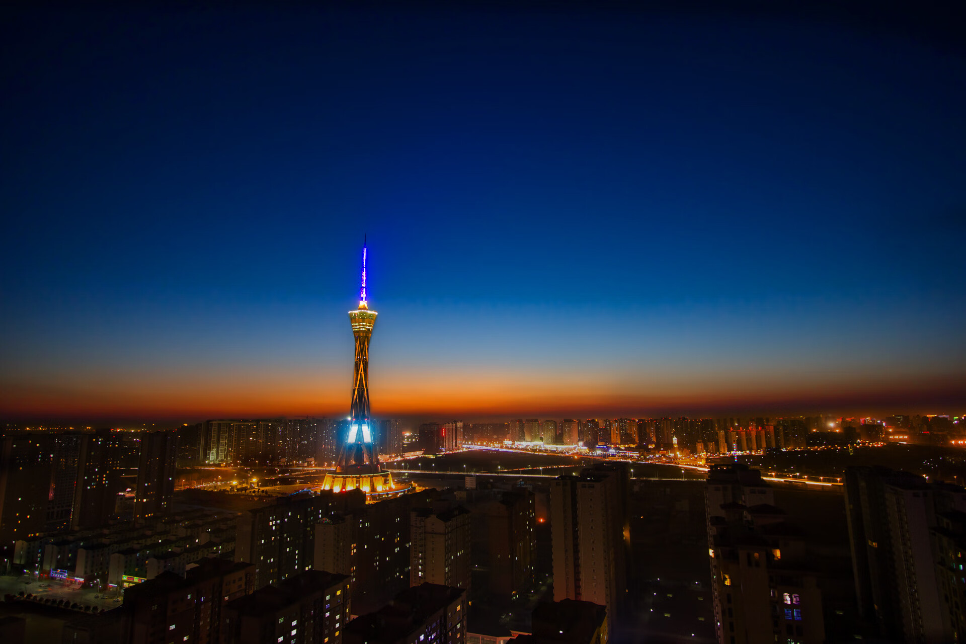 东决关键战之夜，足球精灵基耶萨跨界闪耀，赛后评分拉满