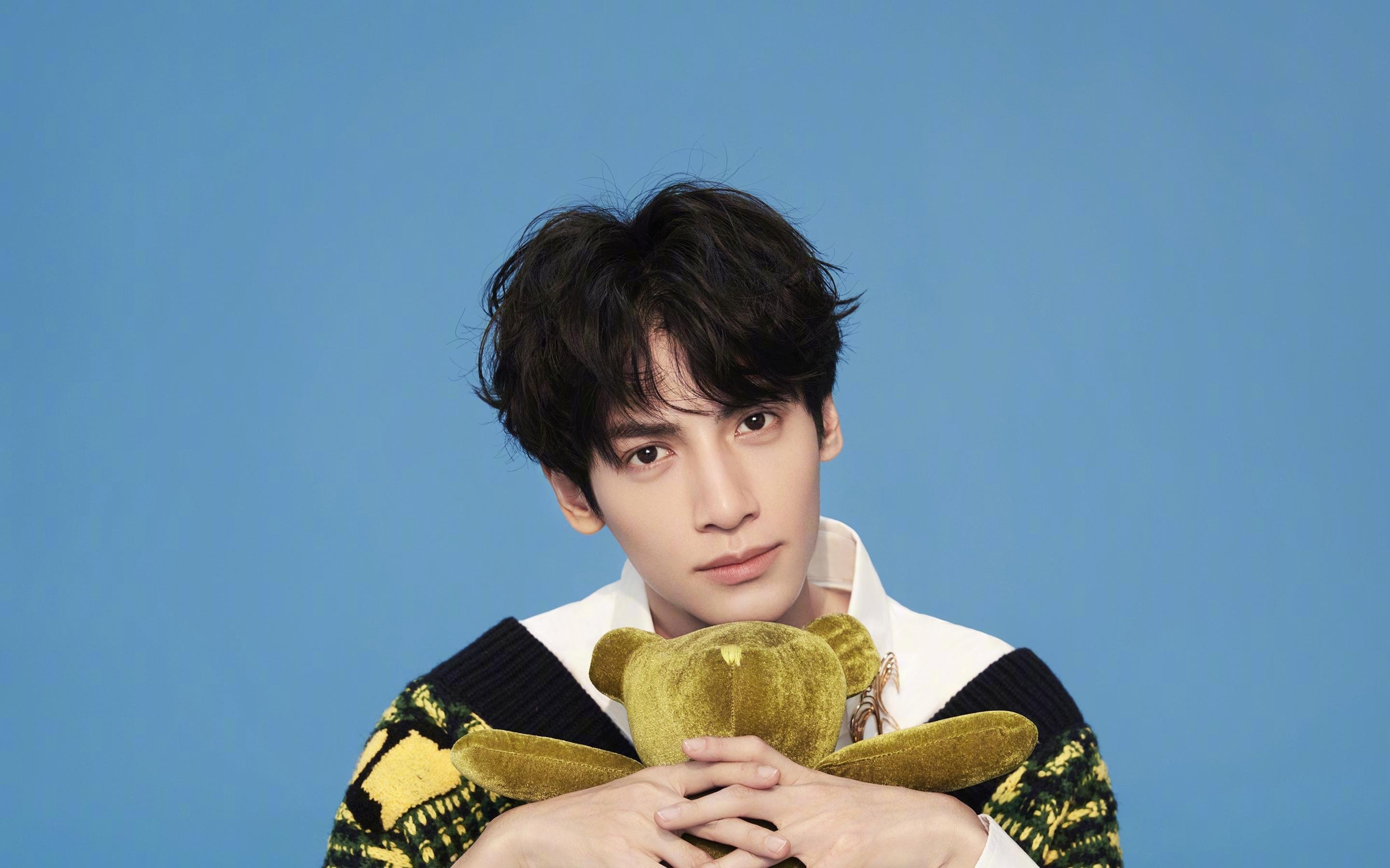 时空交错的冠军对话，当伯纳乌的嘘声遇见本溪的叹息